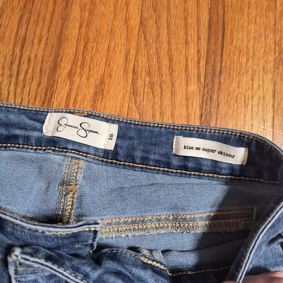 Jessica Simpson Kiss Me Super Skinny jeans, size 28w by 27.5L - Picture 6 of 15